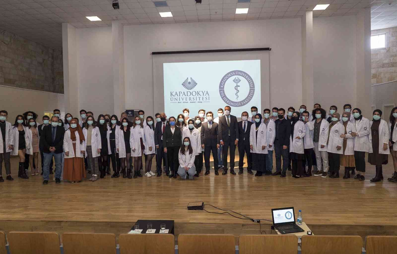 KÜN Diş Hekimliği öğrencileri beyaz önlüklerini giydi
