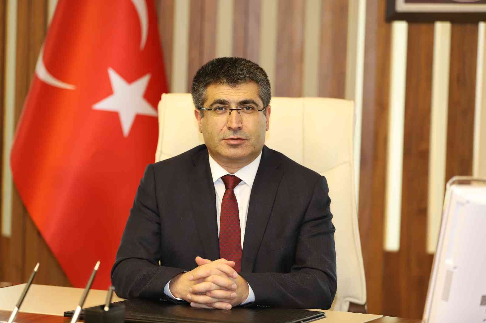 Vali Becel: “Öğretmenlerimiz, gelişmiş ve aydınlık bir Türkiye hedefine ulaşmamızda en büyük güvencemizdir”