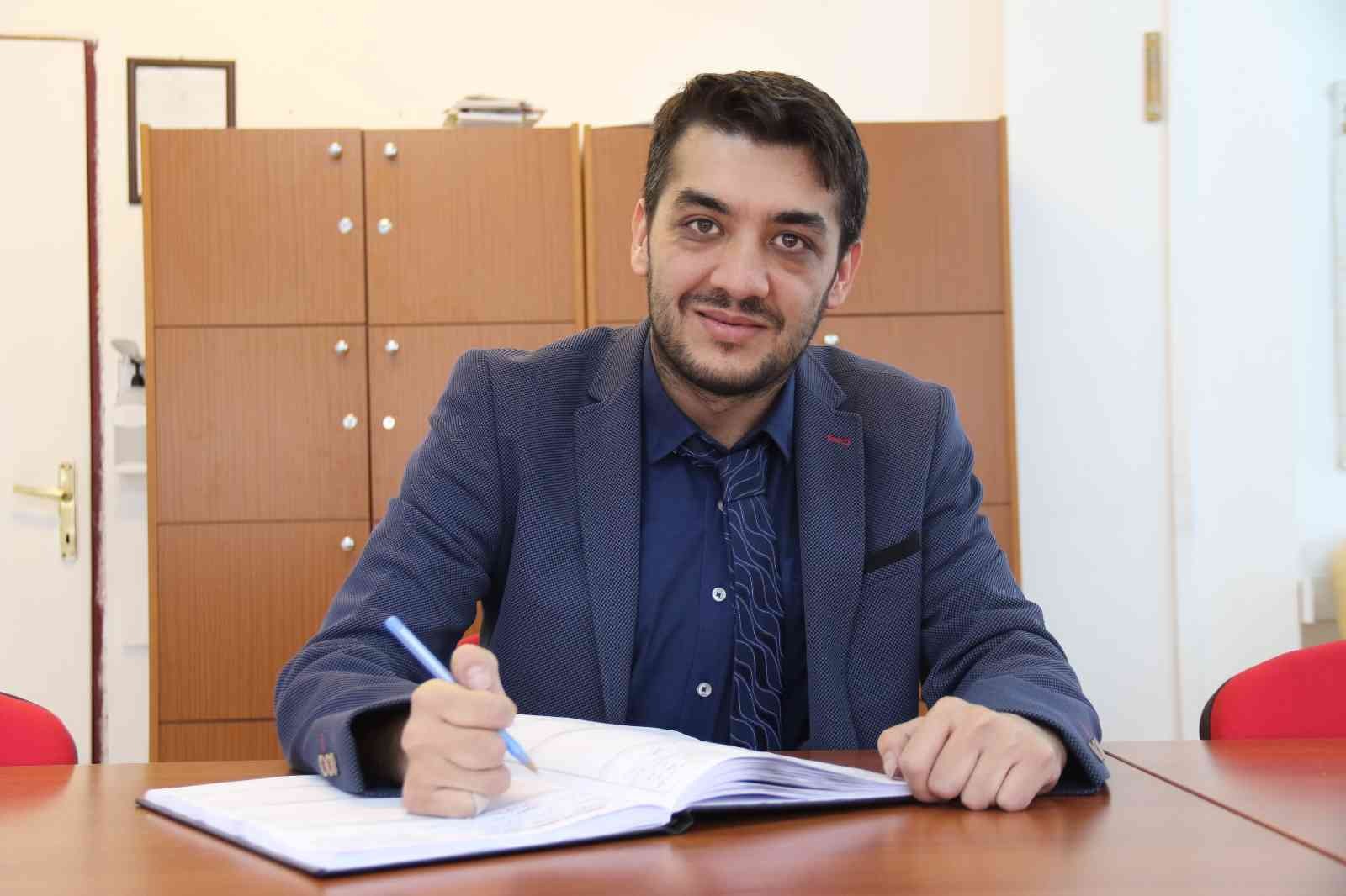 Yüzde 65 bedensel engelli sınıf öğretmeni 13 yıldır sevgiyle öğrenci yetiştiriyor