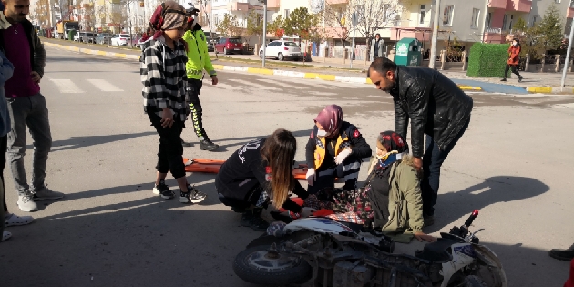 Elektrikli motosiklet ile kamyonet çarpıştı: 2 yaralı