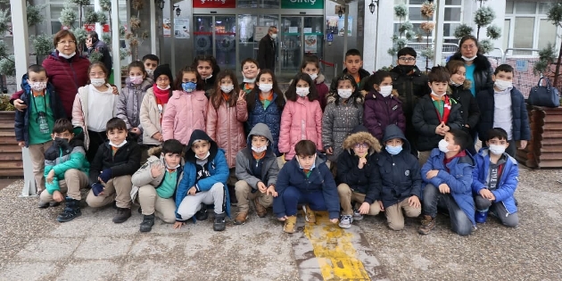 Minik öğrenciler meslekleri tanımak için adliyede