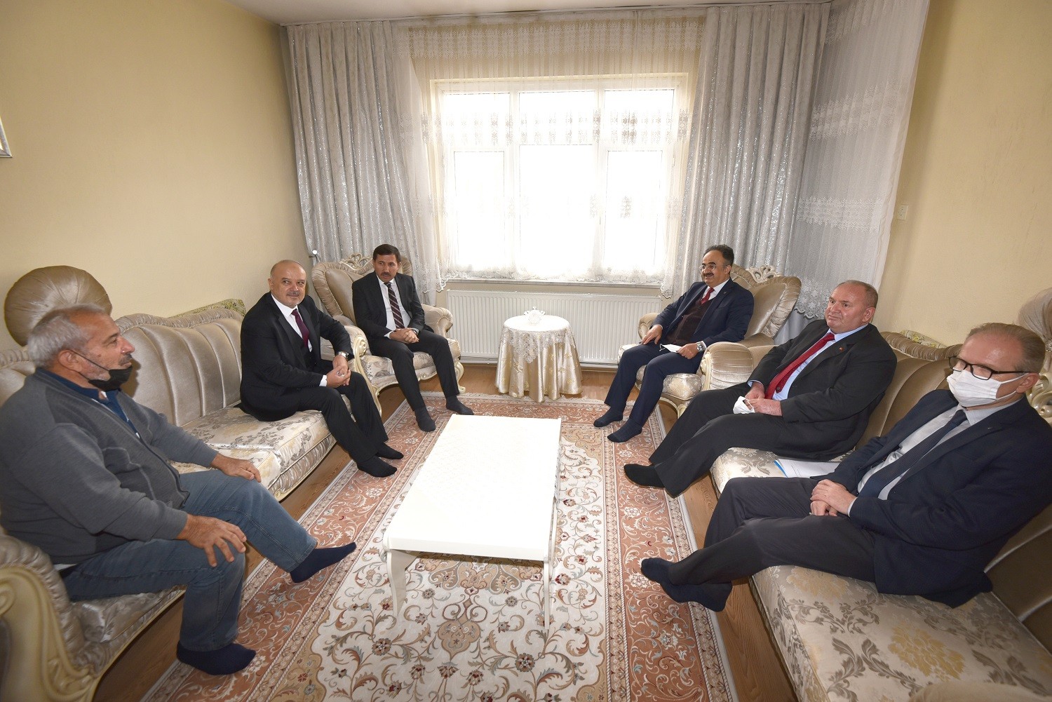 Başkan Hasan Kılca ve Kaymakam Orhan’dan şehit ailelerine ziyaret