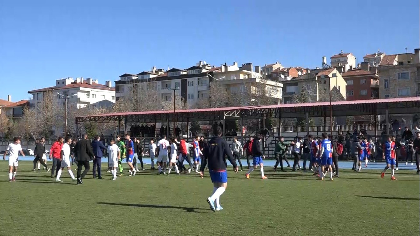 Futbol maçında gergin anlar