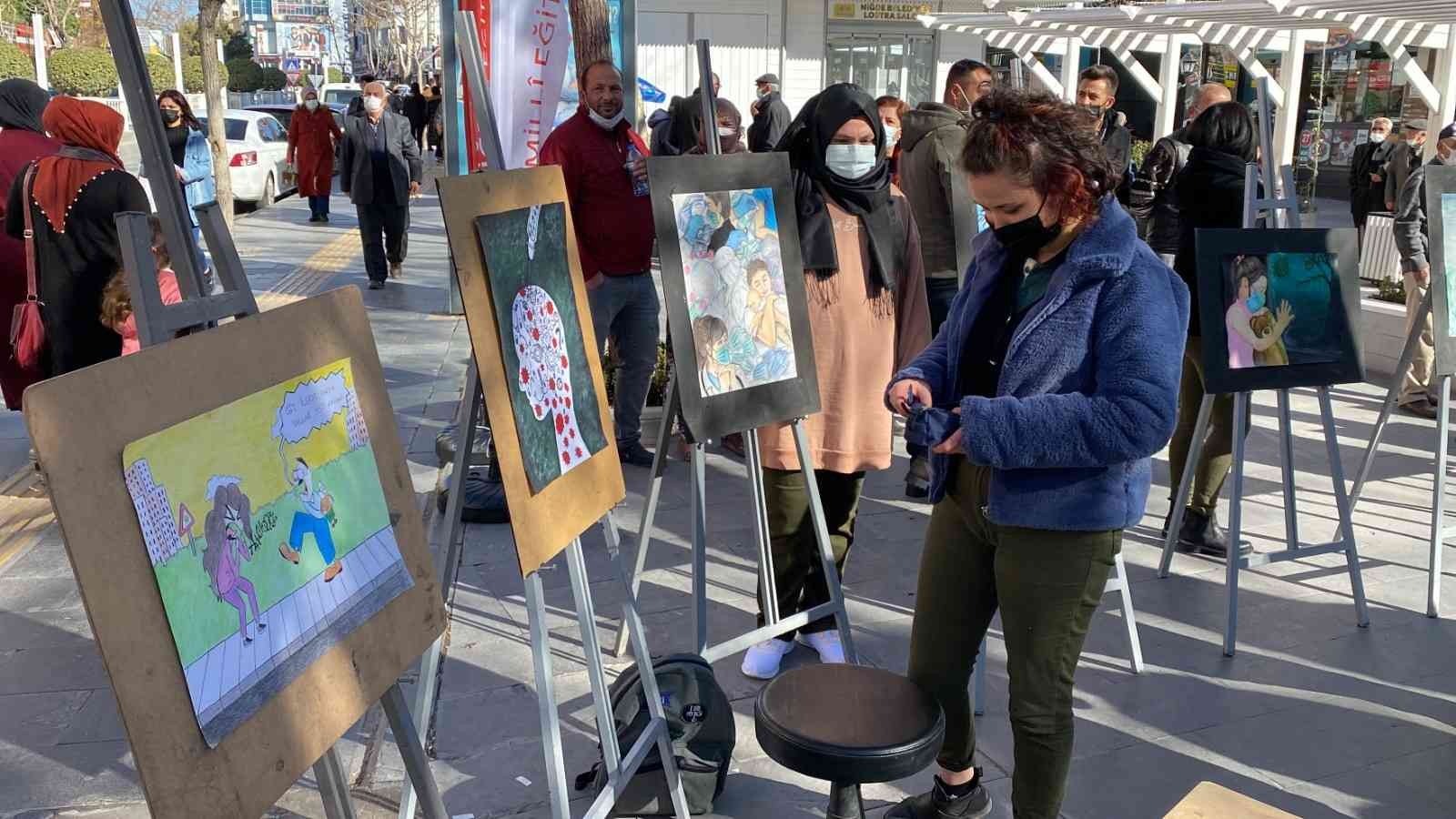 Öğrencilerden Pandemi konulu resim sergisi