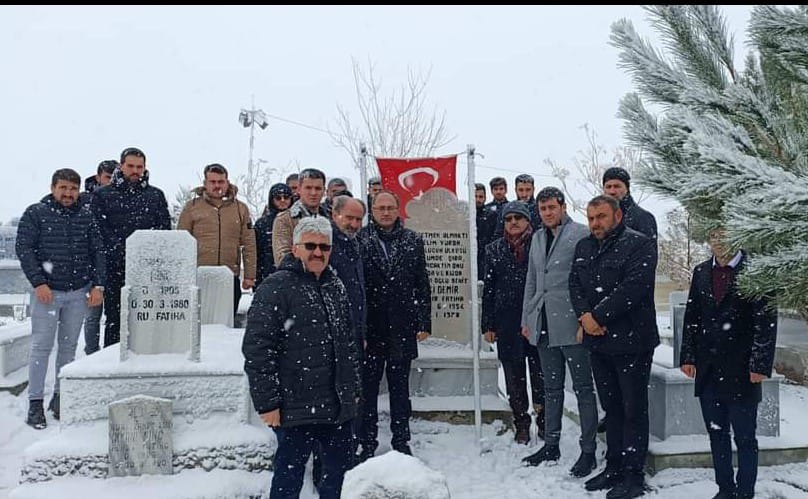 Ülkücü Şehit Şevki Demir mezarı başında anıldı