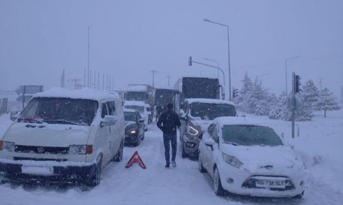 Aksaray-Nevşehir karayolu trafiğe kapandı