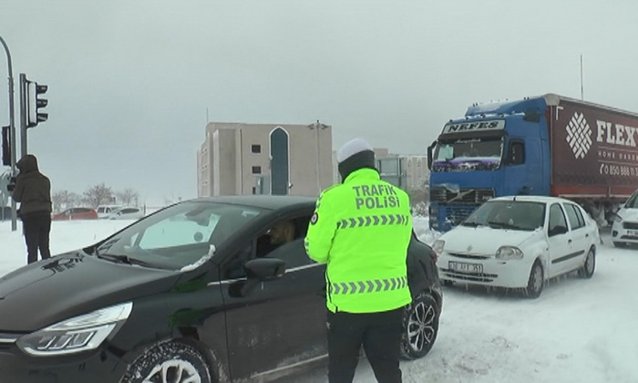 Aksaray-Nevşehir karayolu kontrollü olarak trafiğe açıldı