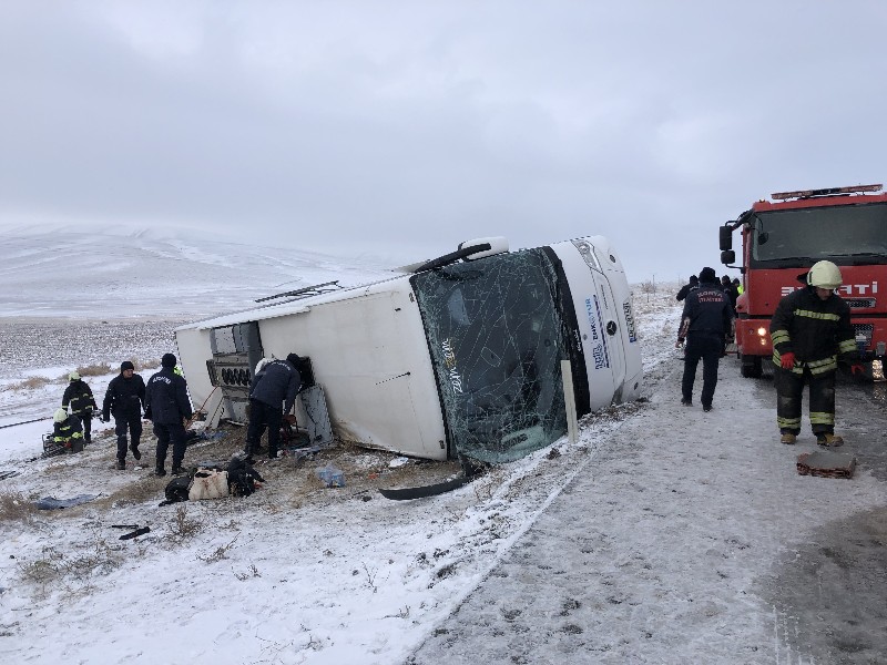 Feci kaza! Tur otobüsü devrildi: 5 ölü, 42 yaralı