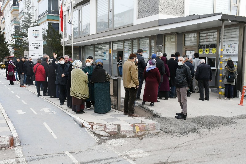Aksaray’da KDV indirimi kuyruğu!