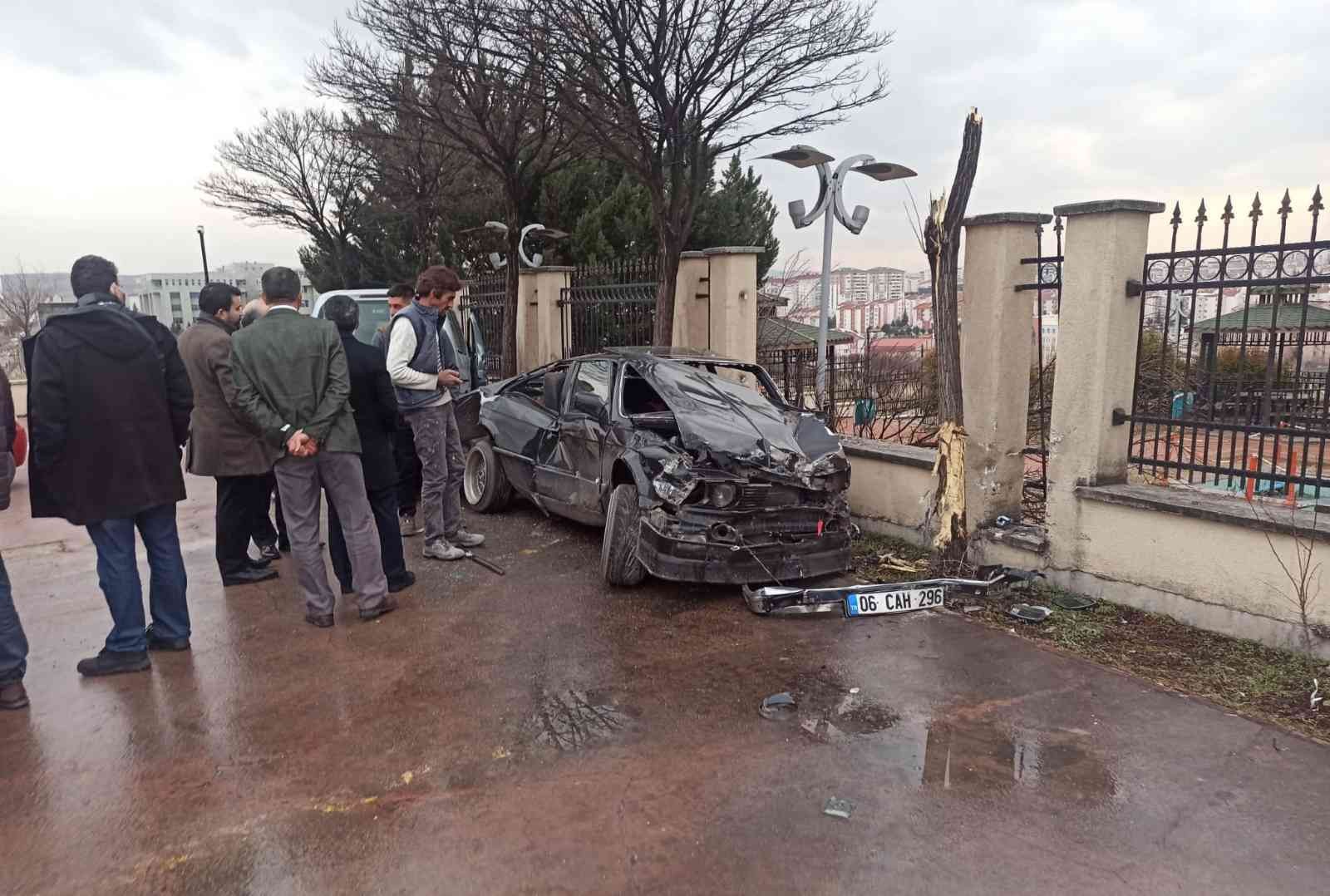 Başkent’te çarpışan araçlar iki araca daha çarptı: 1 yaralı