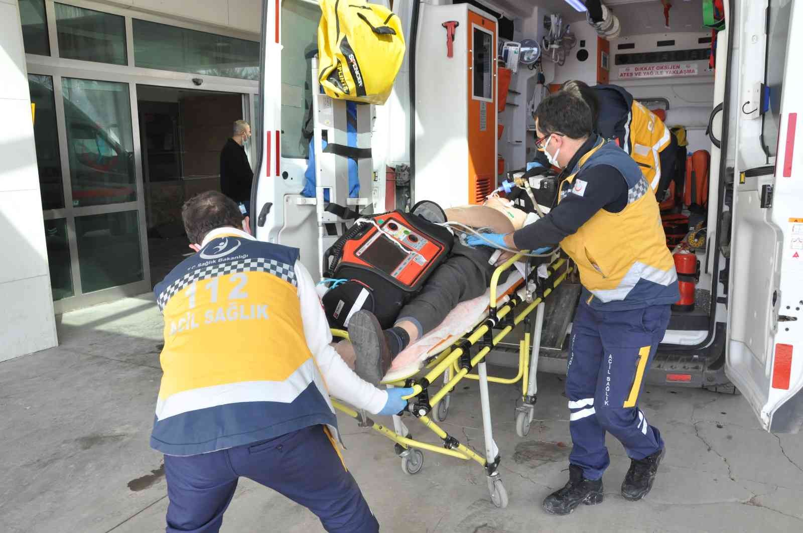 Bilinci kapalı halde bulunan şahıs ambulansta hayata döndürüldü