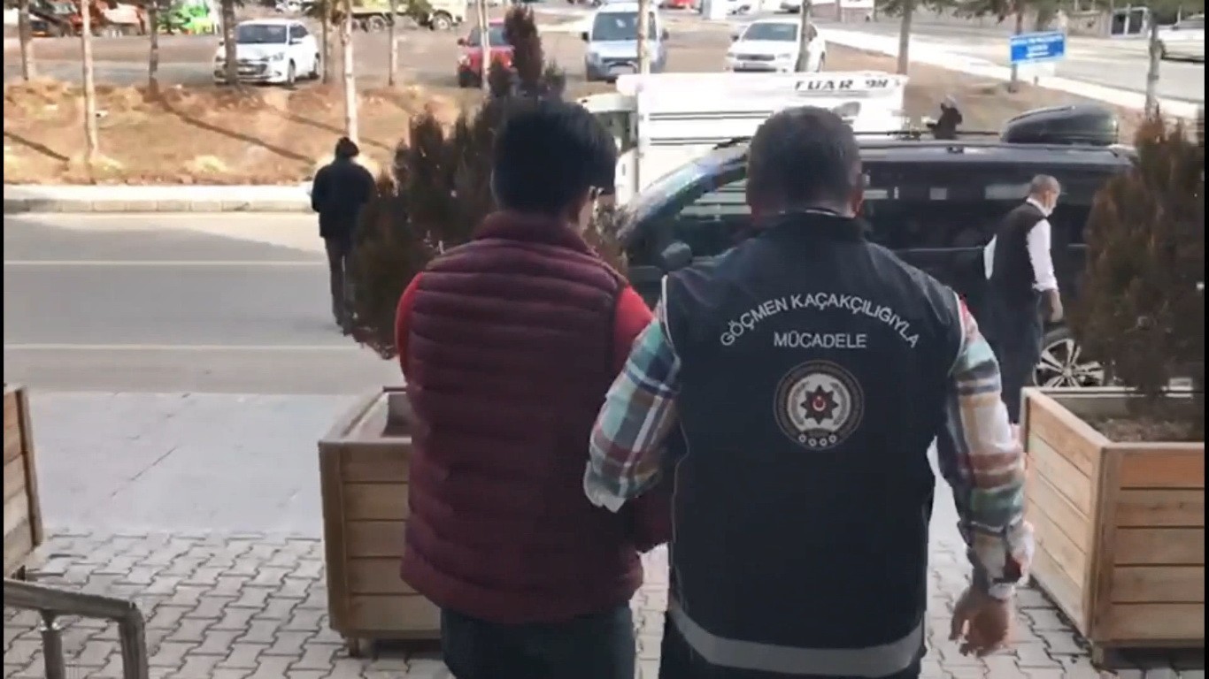 Nevşehir’de yabancı uyruklu 5 şahıs sınır dışı edildi