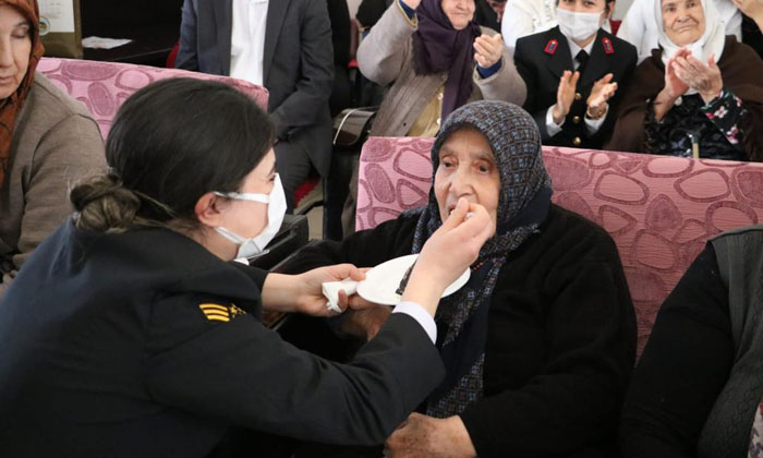 Jandarmadan duygulandıran ziyaret