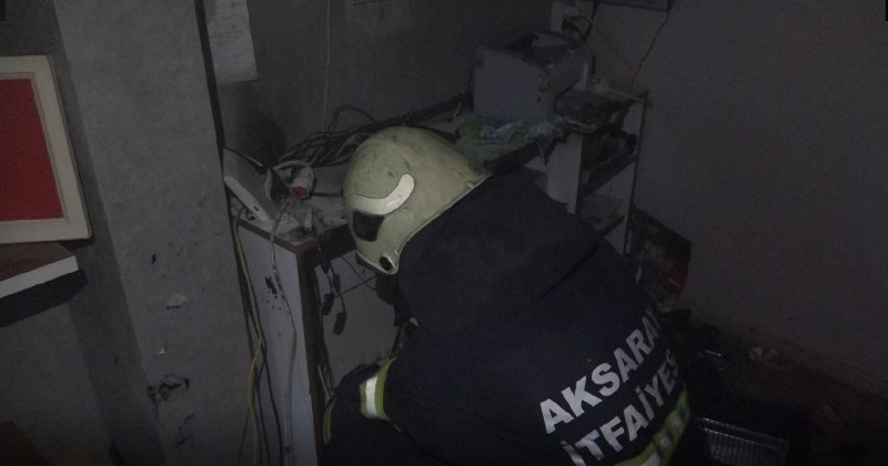 Aksaray’da çıkan yangında işyeri kullanılamaz hale geldi