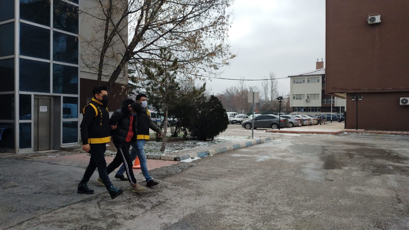 Aksaray’da akü hırsızlarına suçüstü