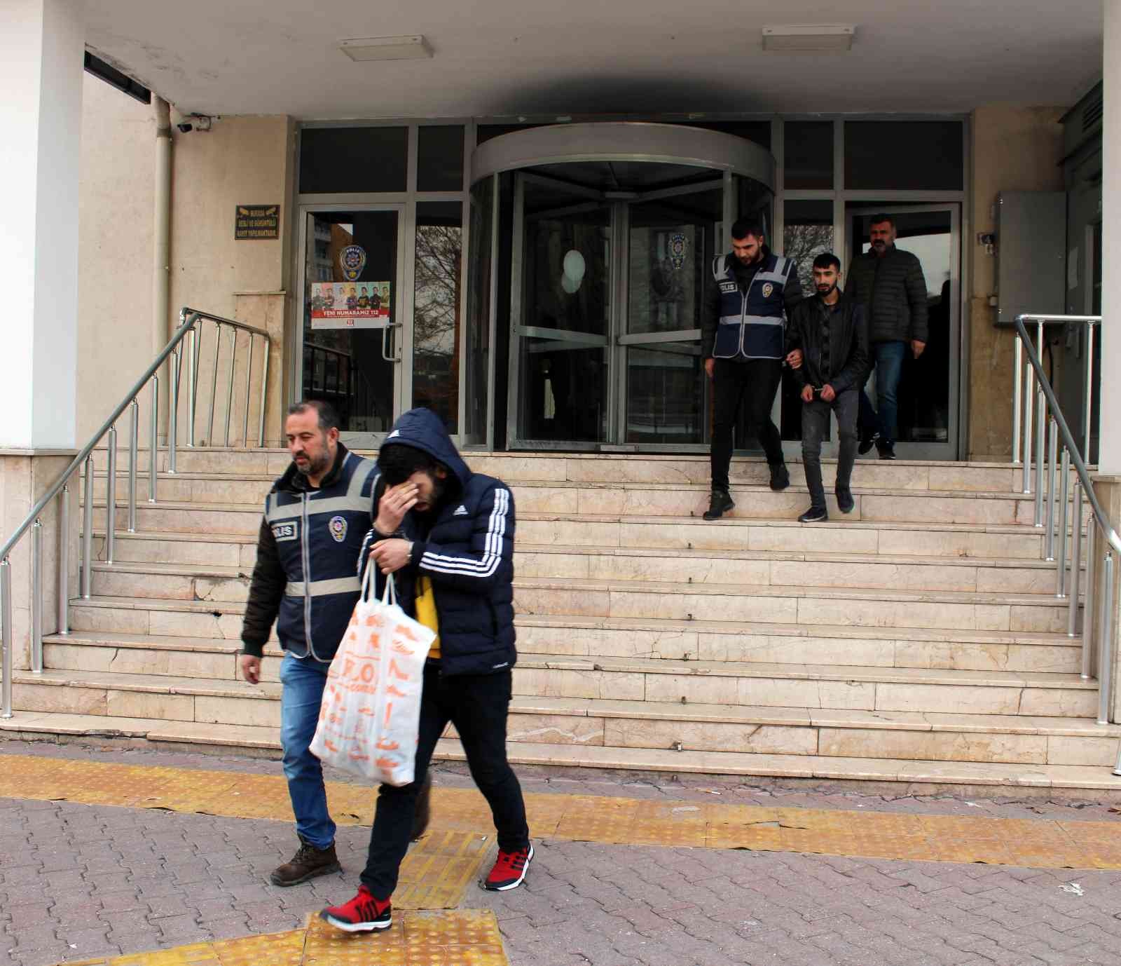 Aranan şahıslar yakalandı