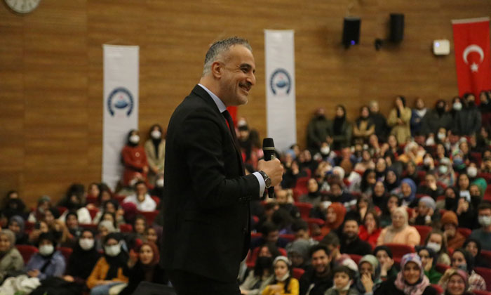 Yazar Bekir Develi ASÜ’lülerle buluştu