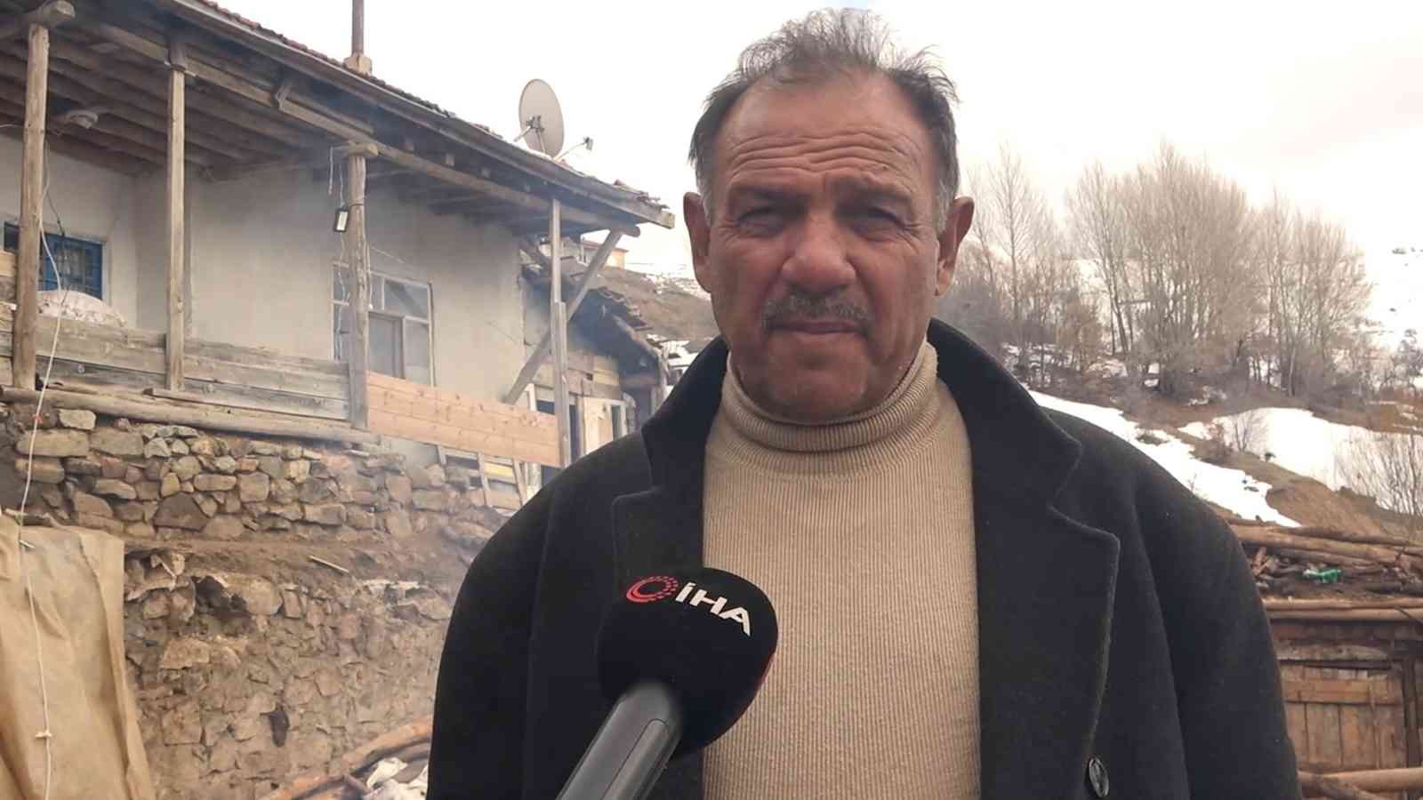 Enkaz altında 9 hayvanı telef olan yetiştirici: “15 dakika önce biz çıkmasaydık 10 kişi gittiydik”