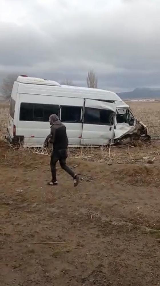 İşçi minibüsü devrildi: 6 yaralı