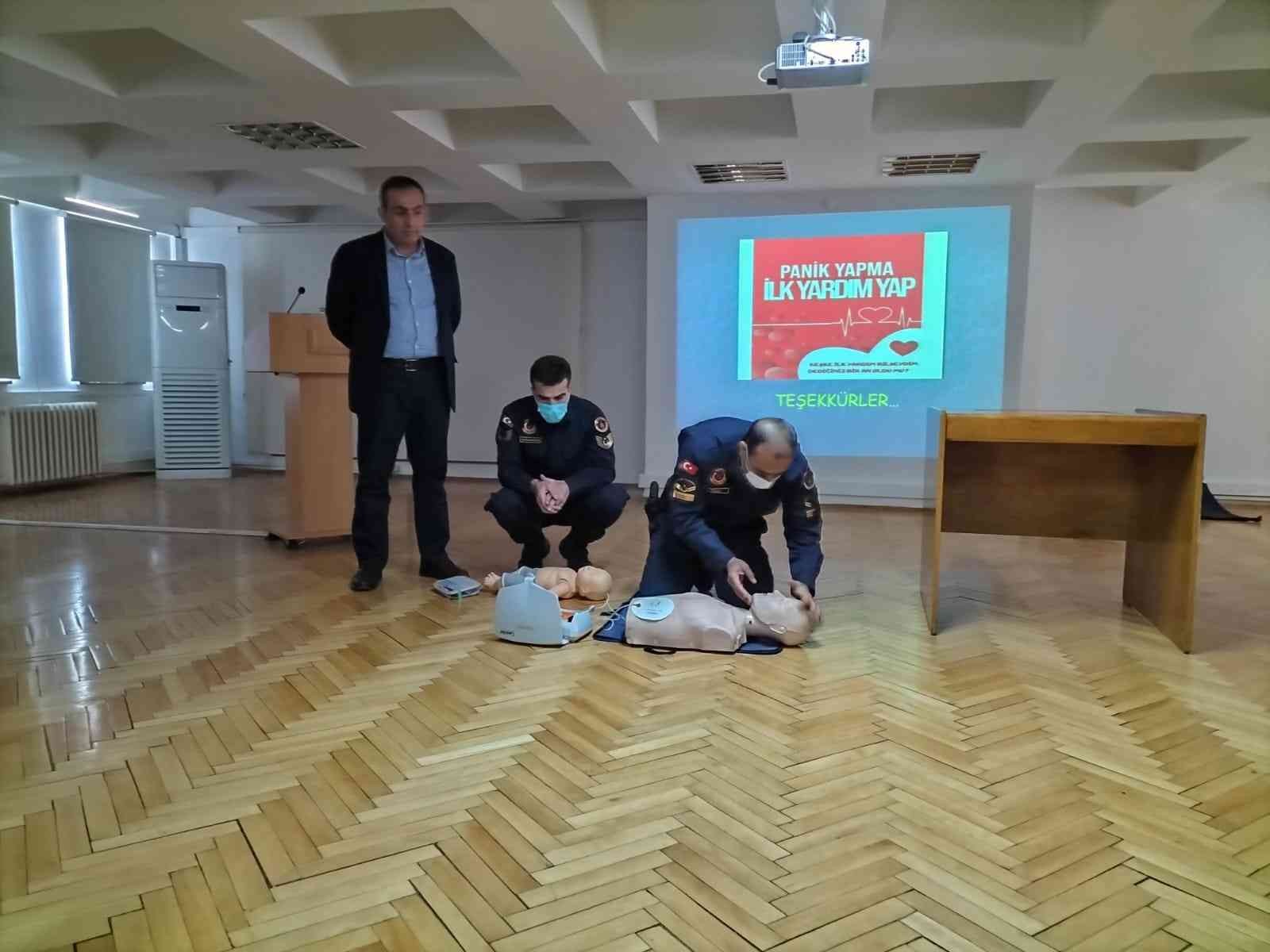 Jandarma trafik ve asayiş timlerine ilk yardım eğitimi