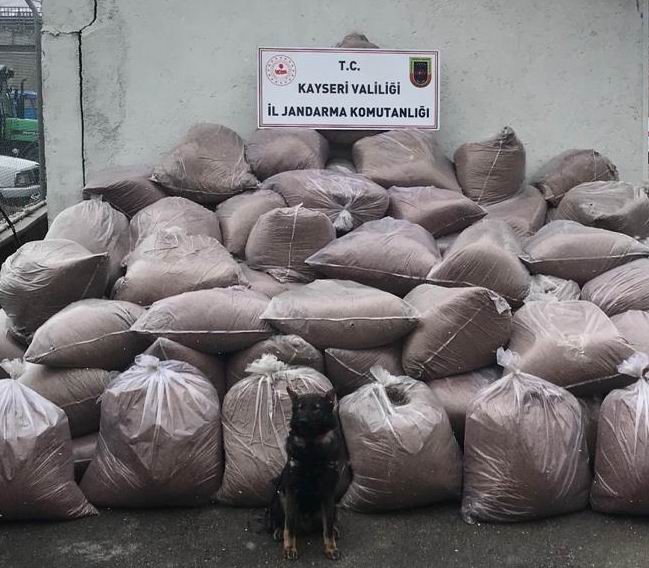 Kayseri’de 3 ton 450 kilo kaçak tütün ele geçirildi