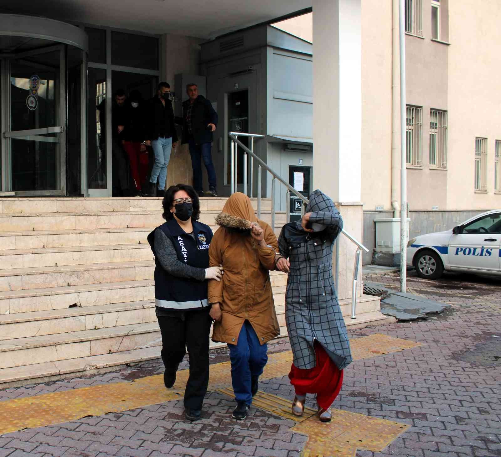 Kayseri’de aranan şahıslara şafak operasyonu