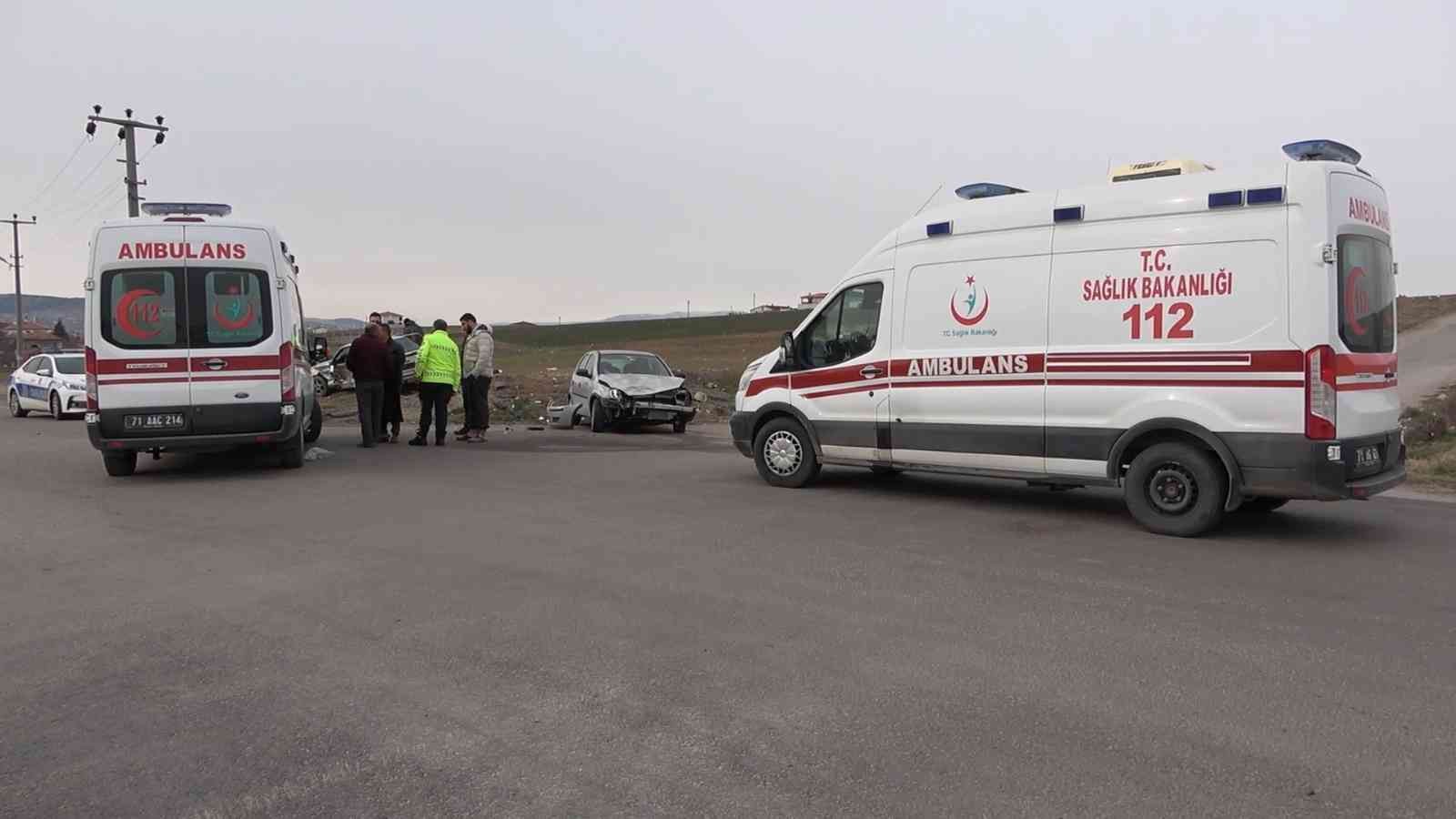 Kırıkkale’de iki otomobil çarpıştı: 3 yaralı