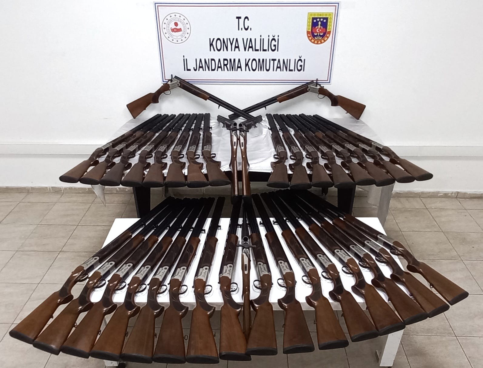 Konya’da yasa dışı üretildiği iddia edilen 39 av tüfeği ele geçirildi