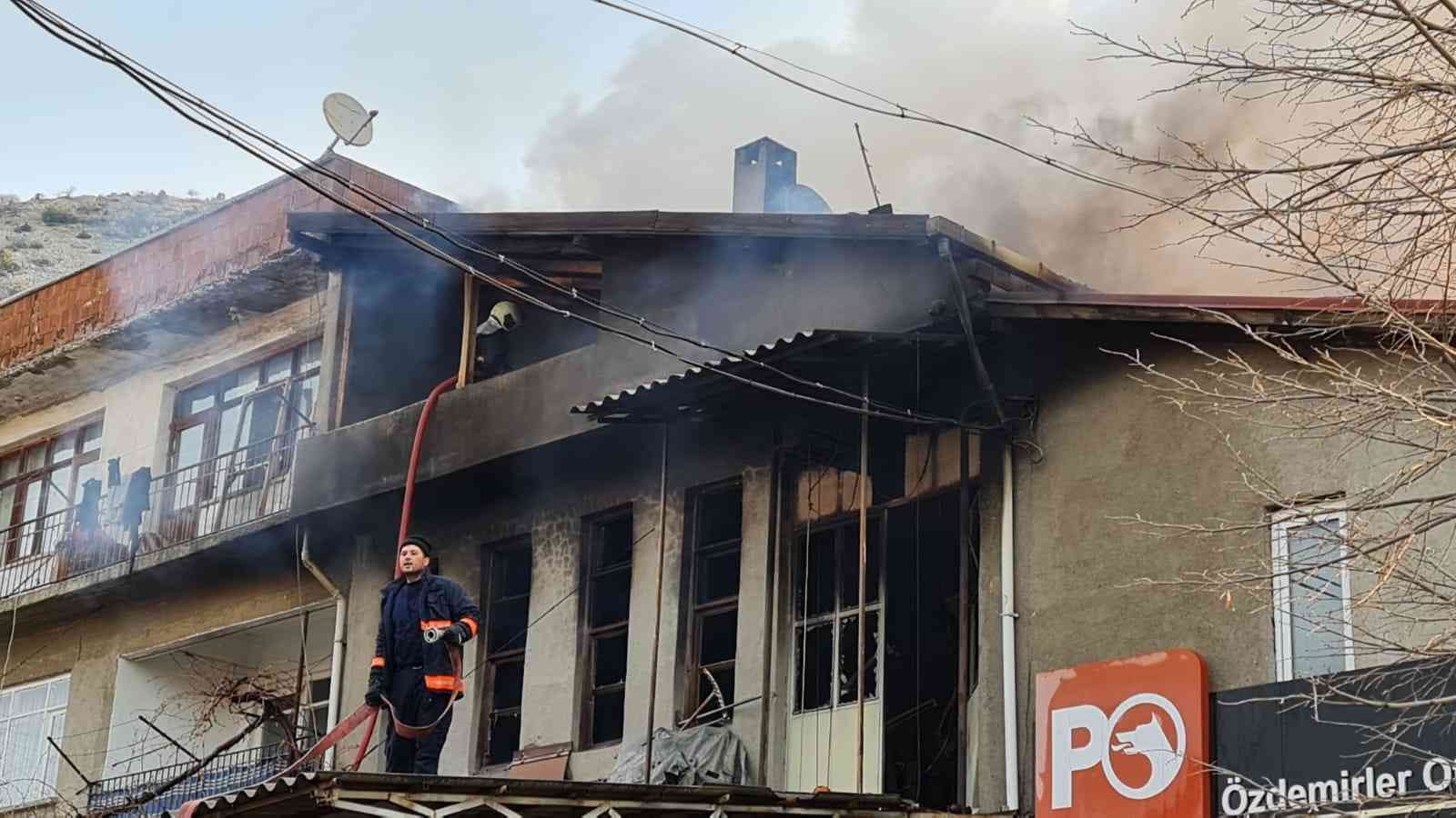Nallıhan’da dükkan yangını