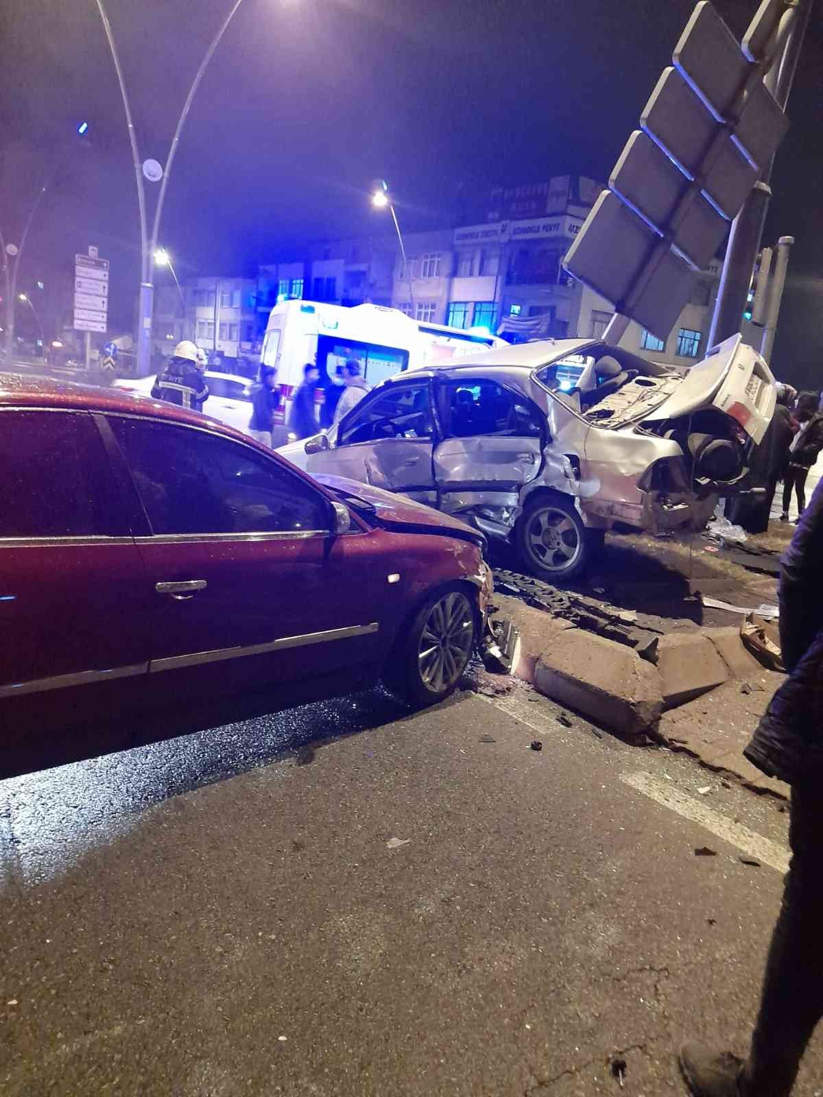 Otomobiller çarpıştı: 2 yaralı