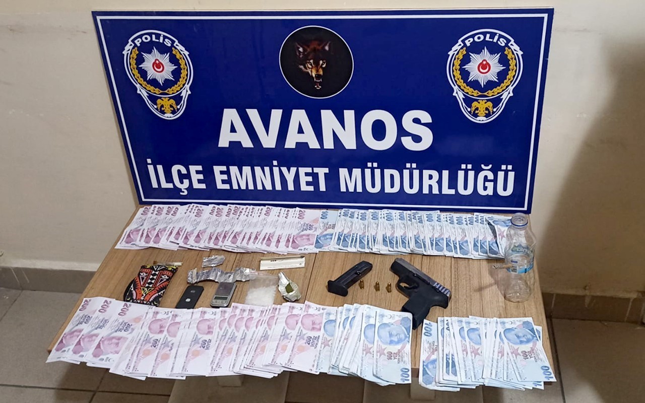 Şüpheli araçtan sahte para çıktı