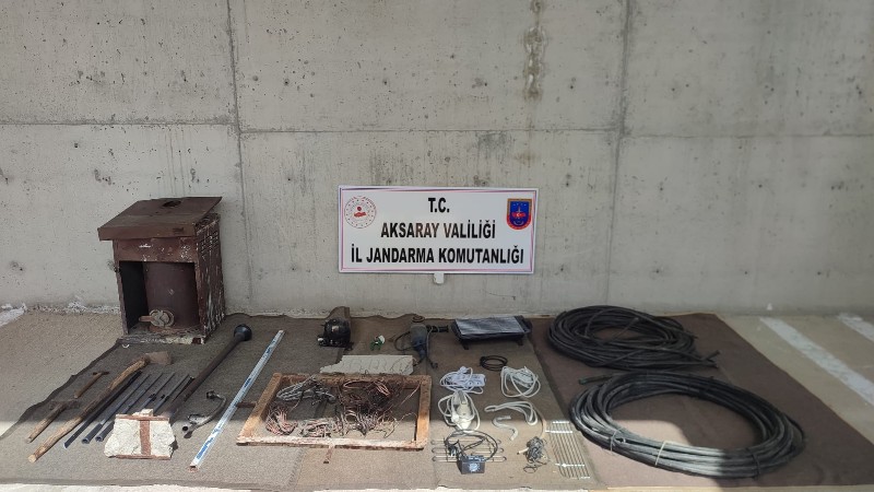 Aksaray’da kablo hırsızları suçüstü yakalandı