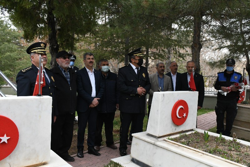 Polis Haftası etkinlikleri şehitlik ziyareti ile başladı