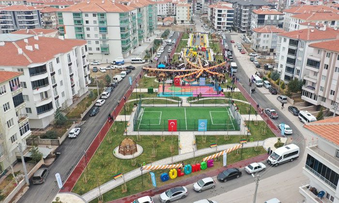 Aksaray’da parklara 19 yeni çok amaçlı spor sahası yapıldı
