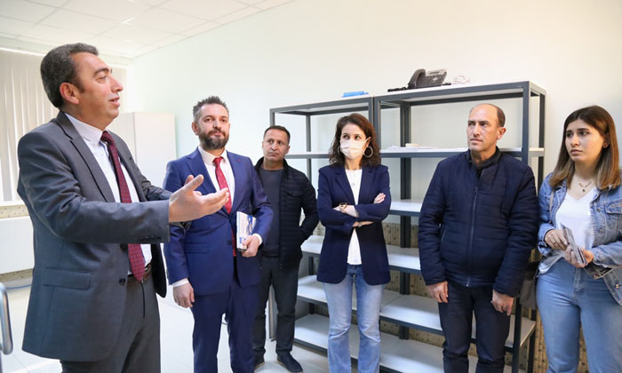 ASÜBTAM’ı gezen sanayiciler analizler hakkında bilgiler aldı