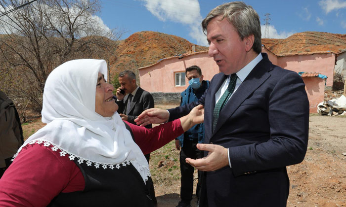 Vali Aydoğdu halkın içinde, halkla iç içe
