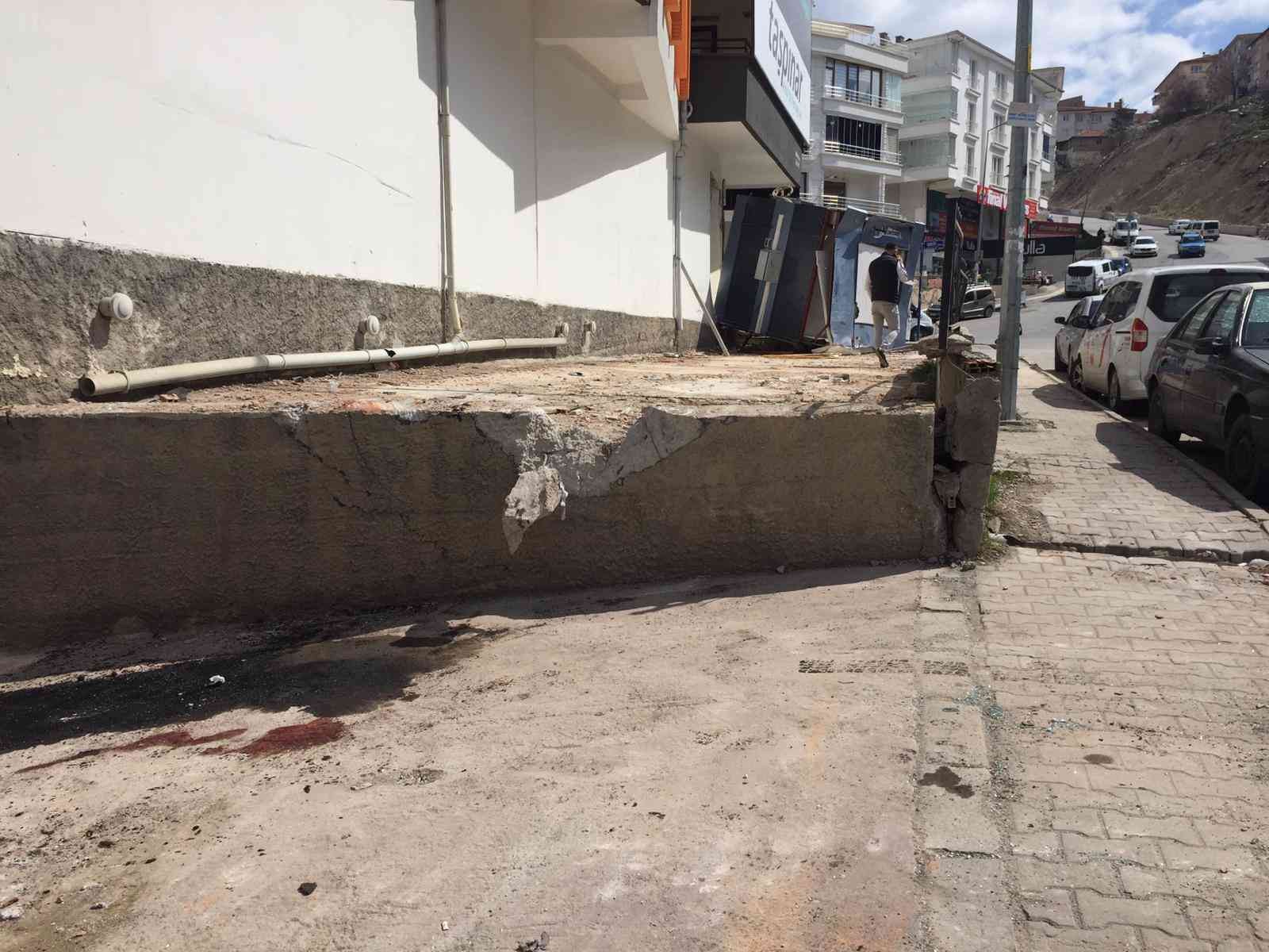 Başkent’te freni patlayan dolmuşun kaza anı güvenlik kameralarına yansıdı