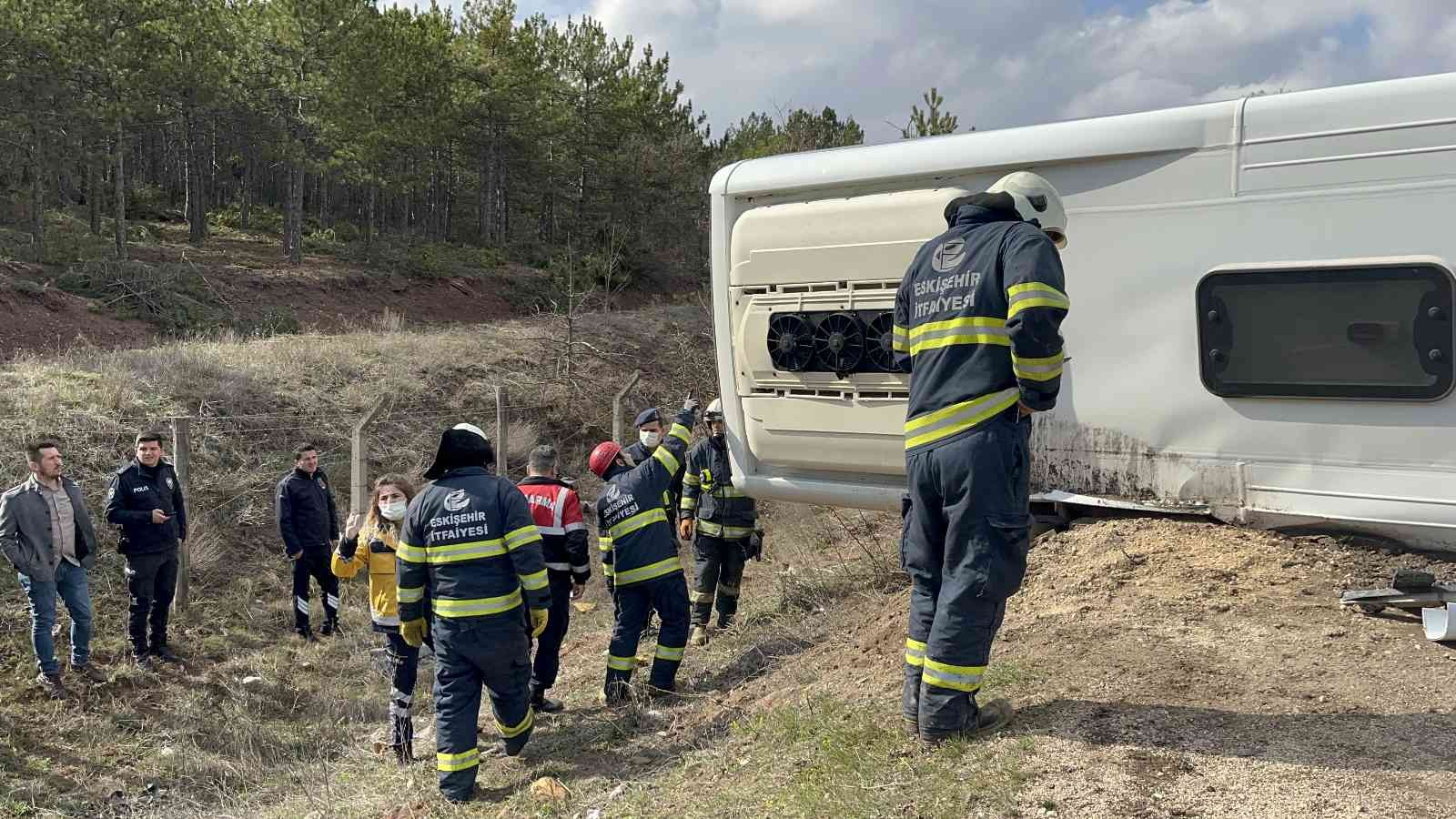 Cezaevi otobüsü devrildi, 4’ü jandarma personeli 6 kişi yaralandı
