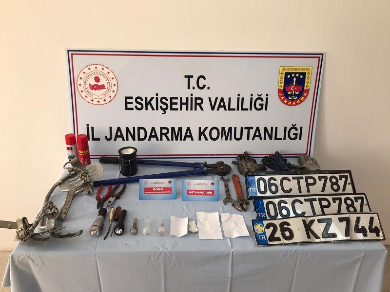 Dört ilçedeki 8 ayrı hırsızlığın şüphelisi 3 kişi yakalandı, 1’i tutuklandı