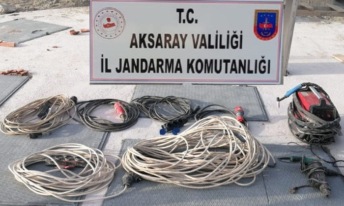 Kablo hırsızları jandarmanın operasyonuyla yakalandı