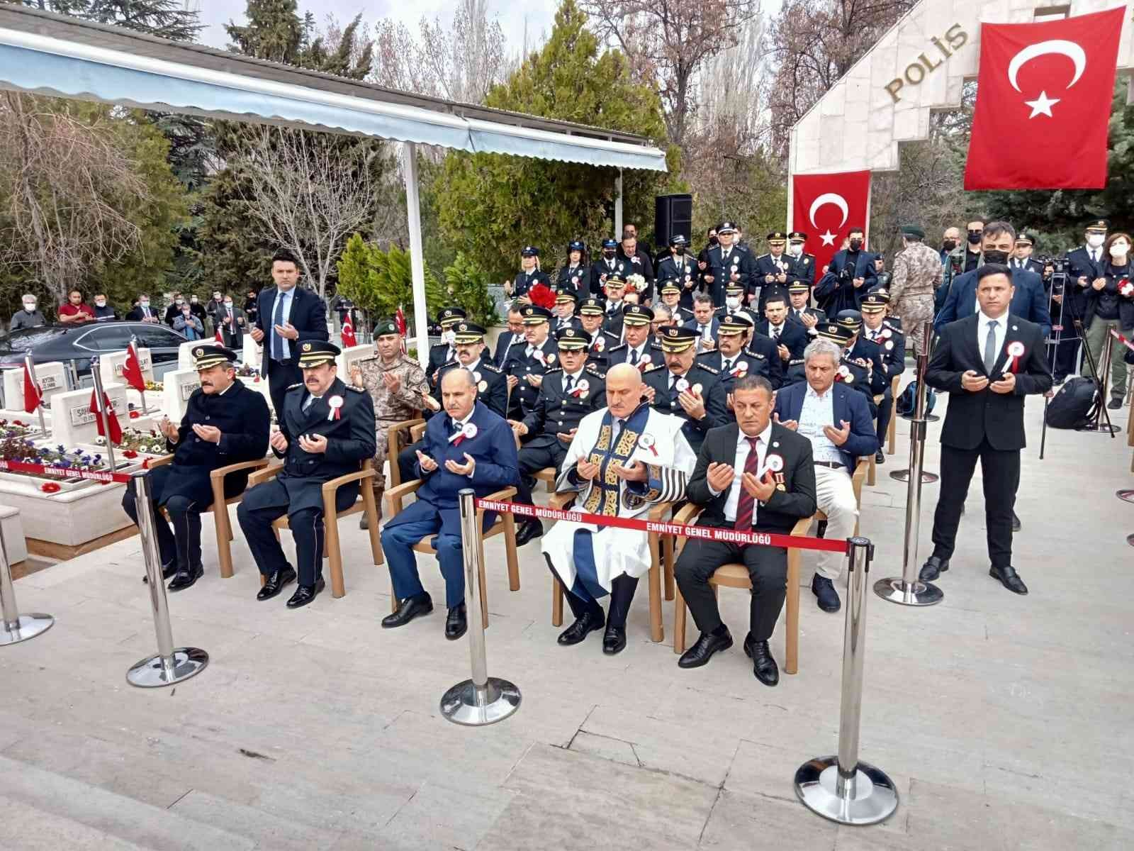 Polis şehitleri dualarla anıldı