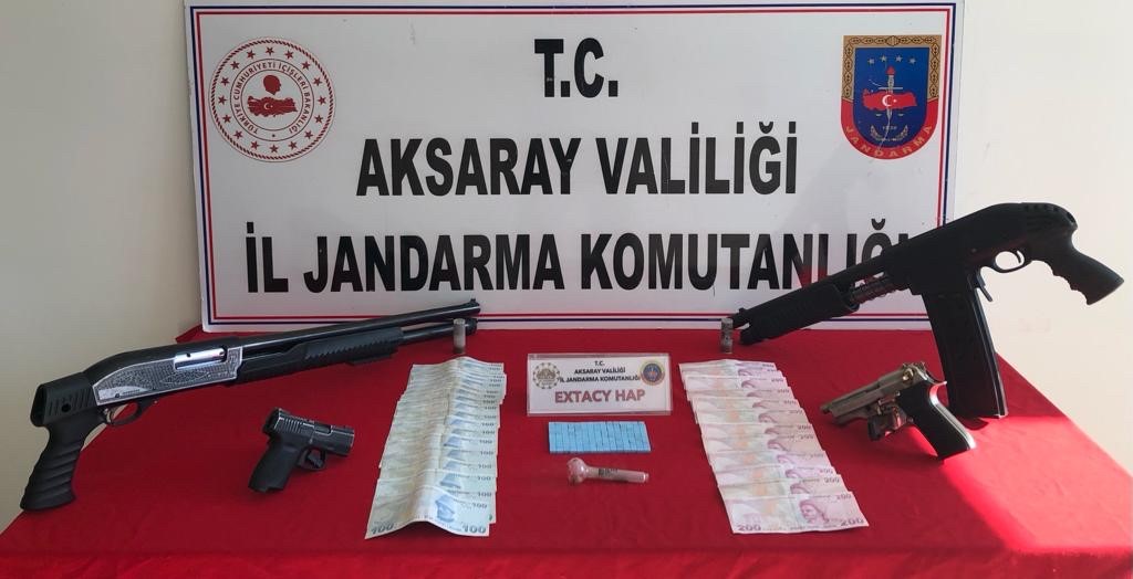 Aksaray’da uyuşturucu tacirlerine operasyon: 4 gözaltı