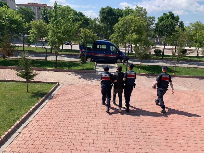 Hırsızlık suçundan 13 yıl 5 ay cezası bulunan zanlı yakalandı