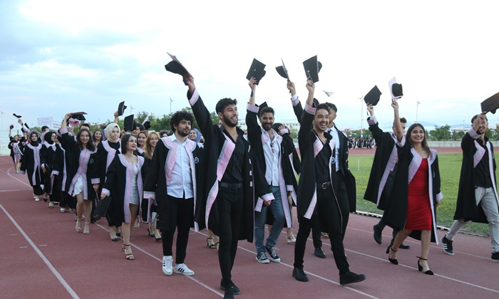 ASÜ’de mezuniyet coşkusu başladı