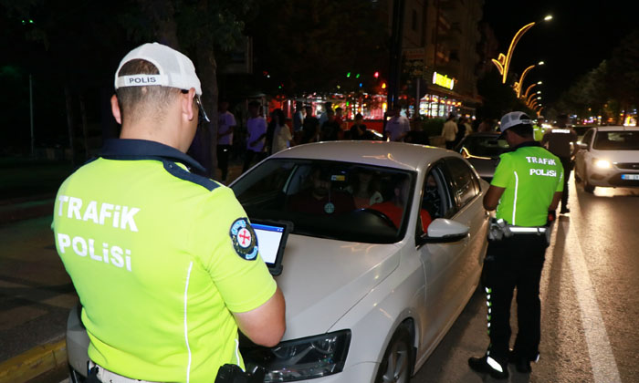Aksaray’da polisin trafik denetimleri devam ediyor