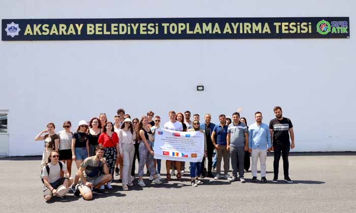 AB’li öğrenciler Aksaray Belediyesi Toplama Ayırma Tesisi’nde