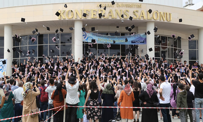 Aksaray Üniversitesi’nde mezuniyet törenleri tamamlandı