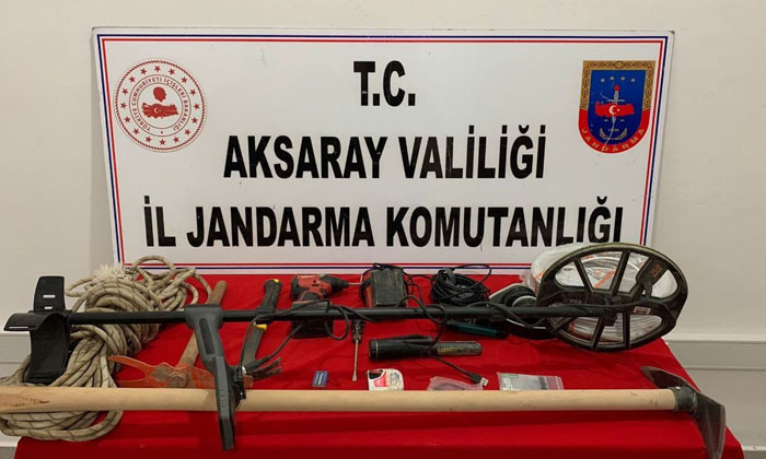 Aksaray’da kaçak kazı yapan 4 defineci suç üstü yakalandı!