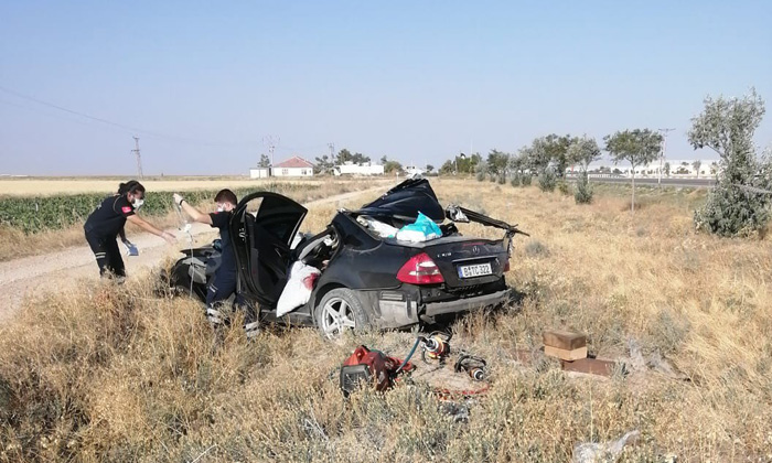 Feci kaza! Otomobil tıra arkadan çarptı: 3 ölü, 1 yaralı