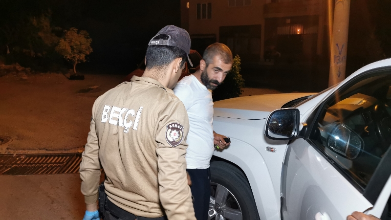 Şüpheli kamyonetten ruhsatsız tabanca çıktı
